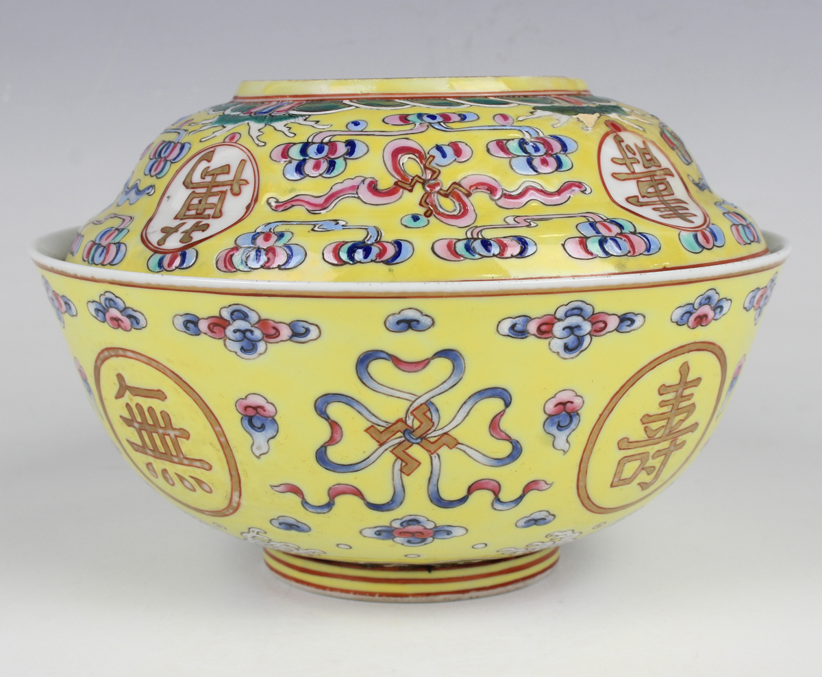 A Chinese famille rose enamelled yellow ground porcelain bowl and matched cover, mark of Guangxu and - Image 13 of 16