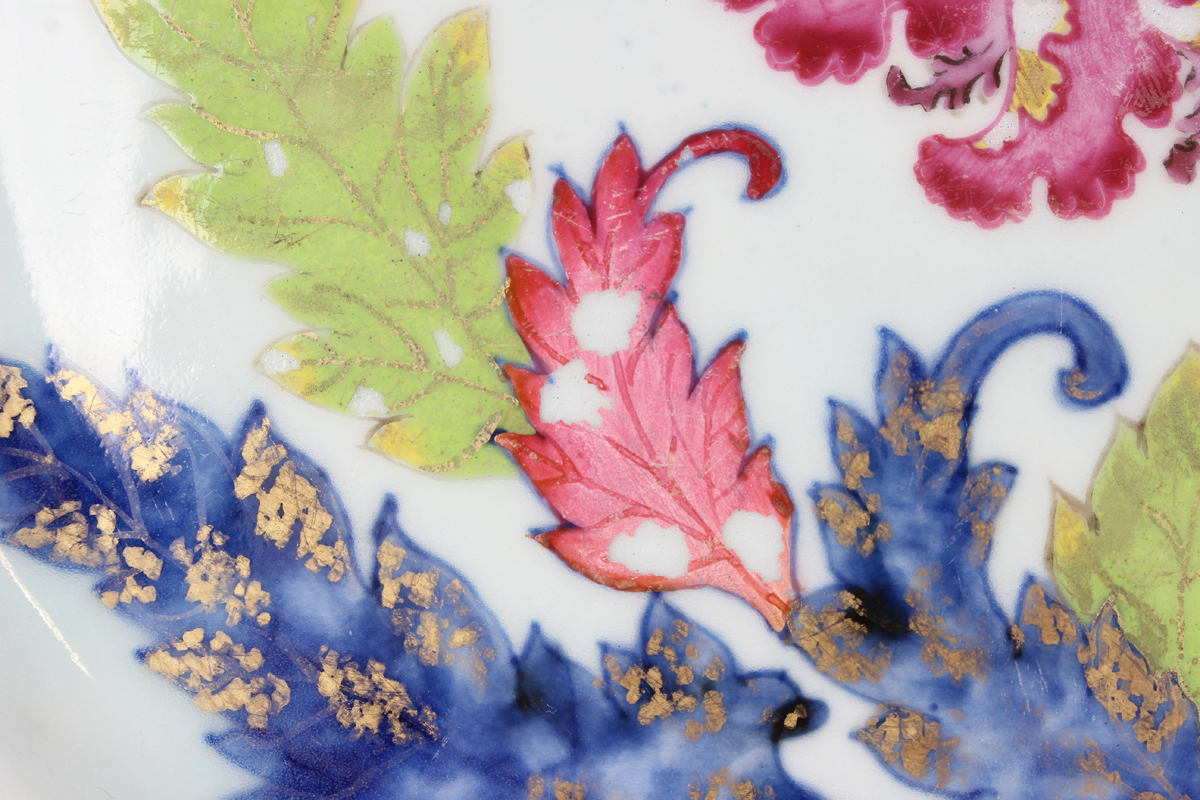 A graduated pair of Chinese pseudo tobacco leaf pattern export porcelain meat dishes, each - Image 11 of 25
