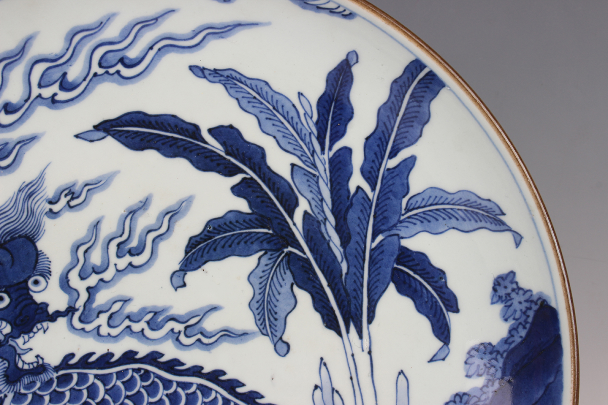 A Chinese blue and white porcelain circular dish, late Qing dynasty, painted with a seated kylin, - Image 5 of 7