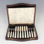 A set of six George V silver and mother-of-pearl handled dessert knives and forks, London 1915 by