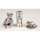 A .925 silver cylindrical thread holder and spool, embossed with scrolls, weight 30.6g, height 5.