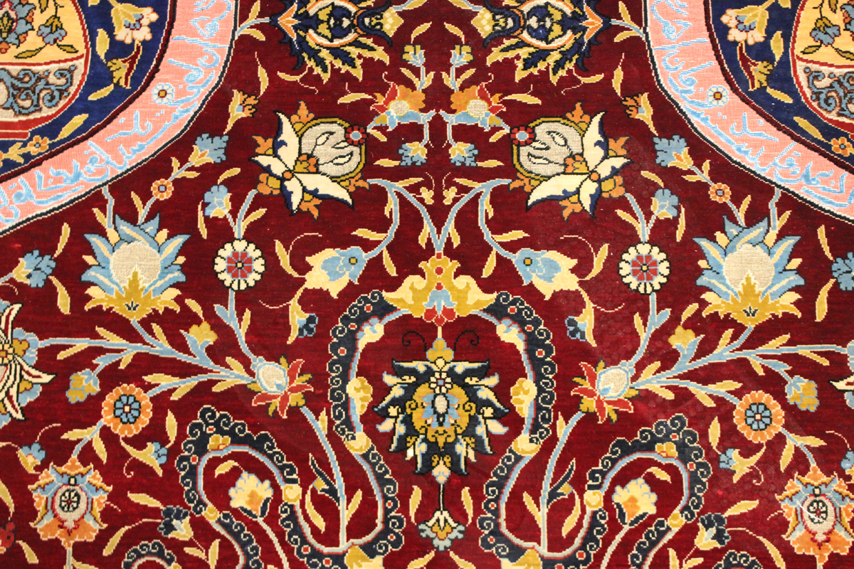 A fine Hereke silk and gilt metal thread prayer rug, Turkey, modern, the deep claret mihrab with - Image 10 of 23