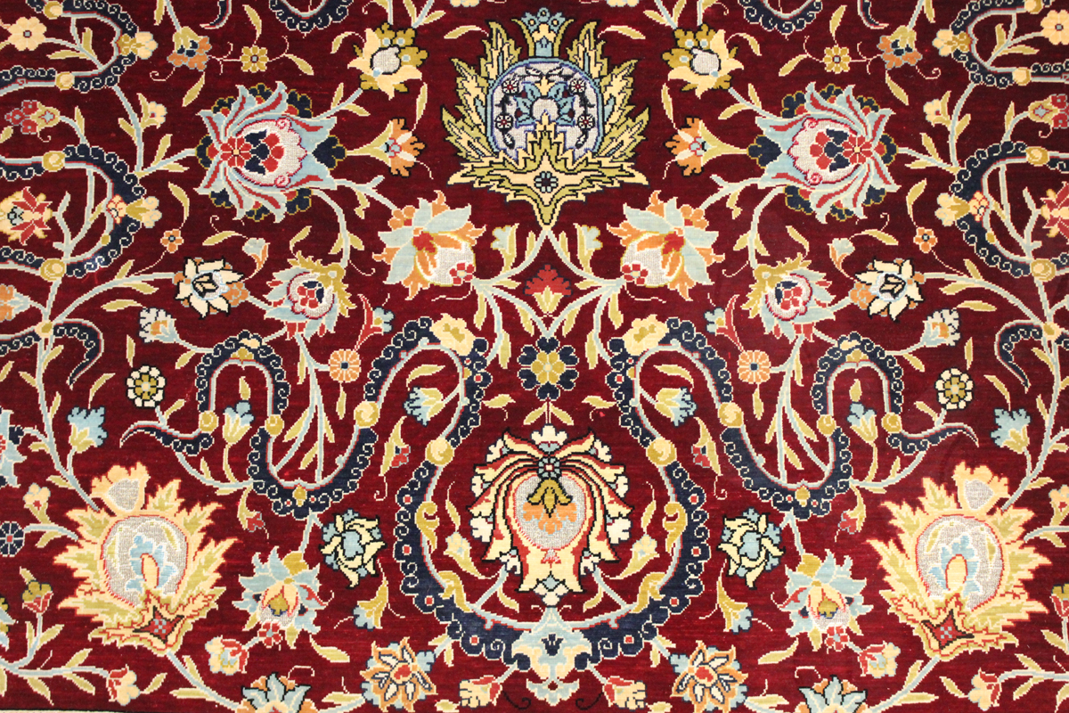 A fine Hereke silk and gilt metal thread prayer rug, Turkey, modern, the deep claret mihrab with - Image 7 of 23