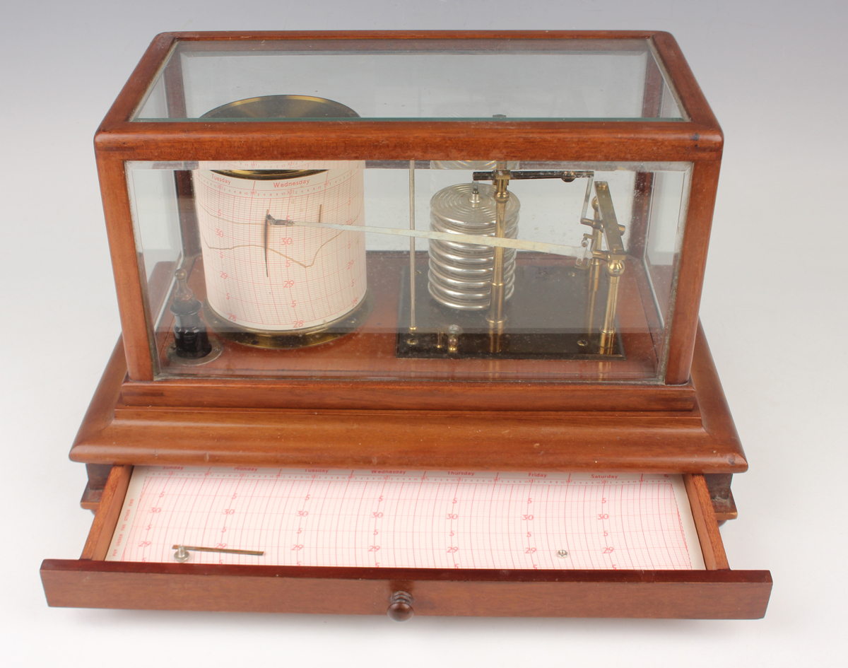 An early 20th century mahogany cased barograph with gilt brass mechanism and clockwork recording - Image 2 of 3