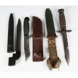 A mid-20th century American M8 bayonet/fighting knife with double-edged blade, blade length 17cm,
