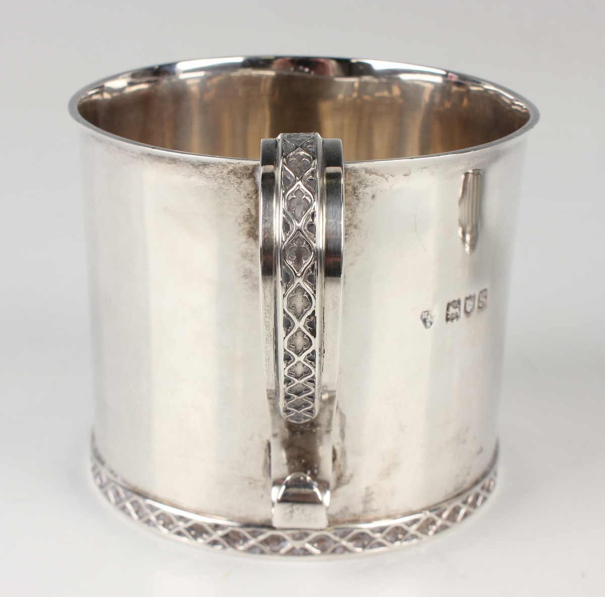 A George V silver cup of cylindrical form with scroll handle, cast with lattice decoration to handle - Image 6 of 7