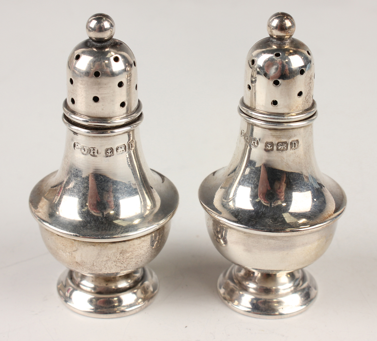 A pair of George V silver pepper casters, Birmingham 1912 by E.J. Houlston, weight 16.3g, height 5. - Image 4 of 7