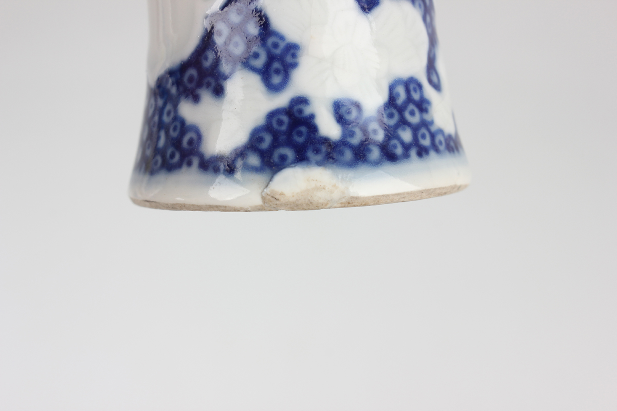 A Chinese blue and white export porcelain vase, Qianlong period, of baluster form, painted with - Image 2 of 7