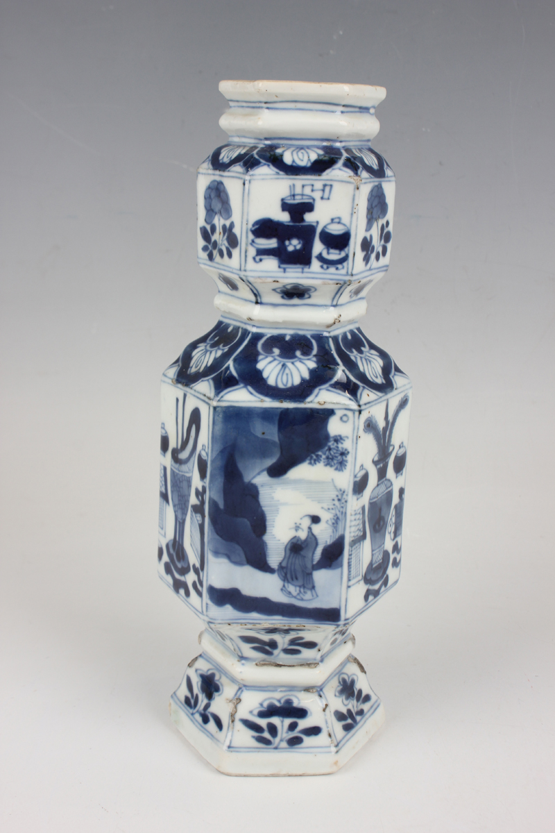 A Chinese blue and white export porcelain vase, Kangxi period, of hexagonal double gourd shaped - Image 15 of 16