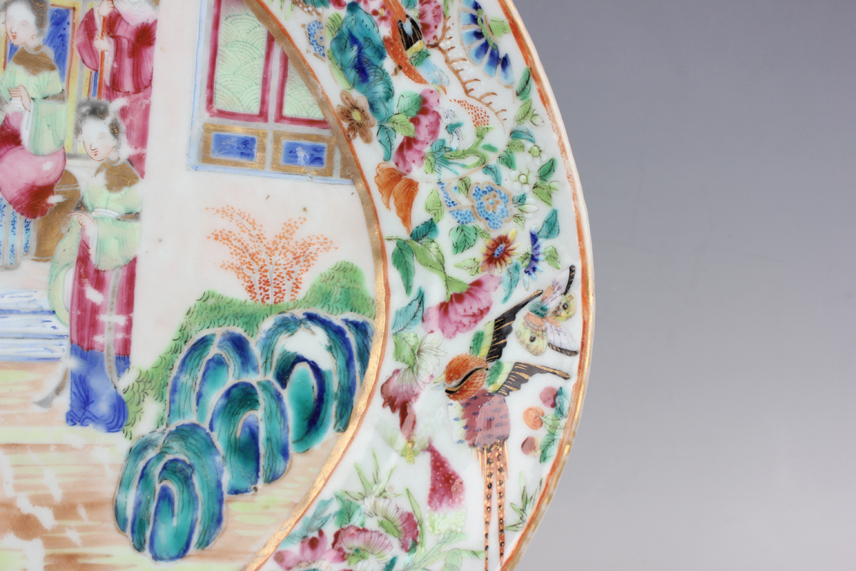 A Chinese Canton famille rose porcelain oval dish, mid-19th century, painted with a figural scene - Image 6 of 10