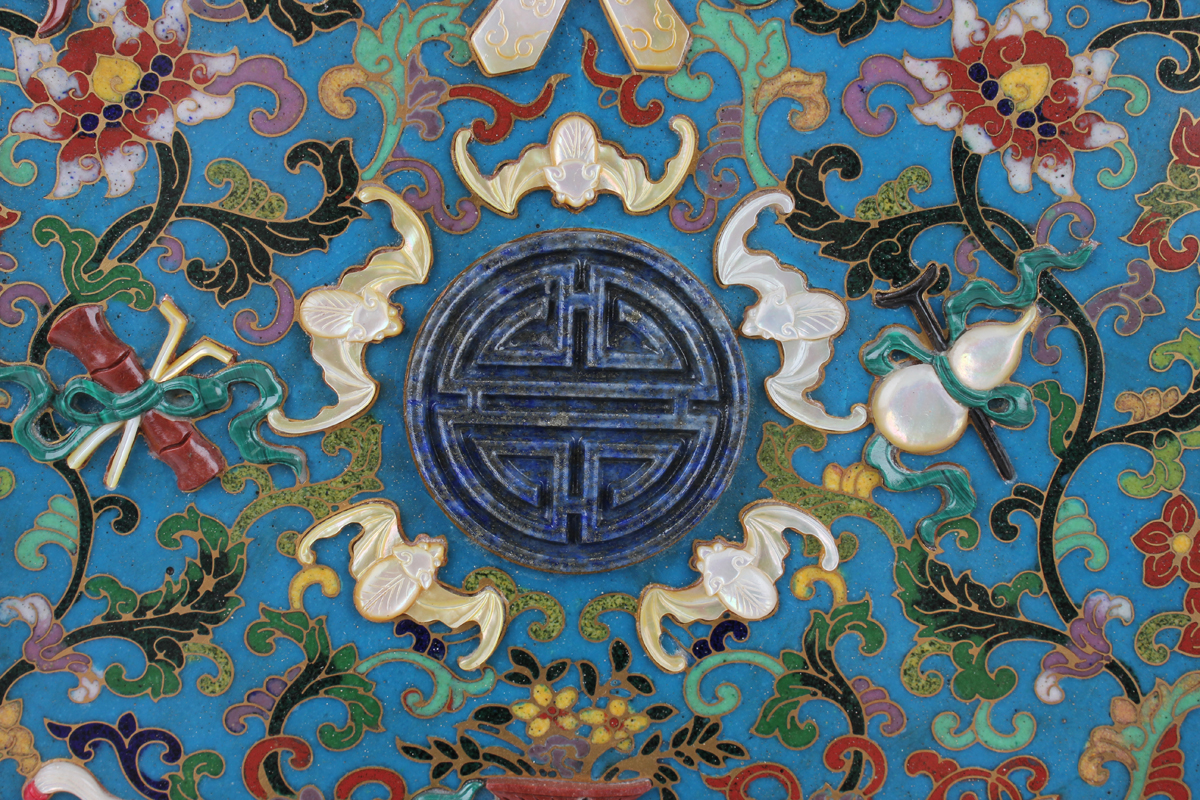 A Chinese hardwood framed cloisonné and lacquer table screen with carved hardwood and boxwood - Image 17 of 28