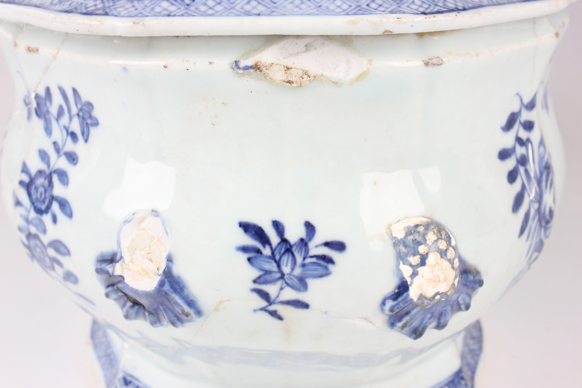 A collection of Chinese porcelain, 18th century and later, including a famille rose export punch - Image 32 of 44