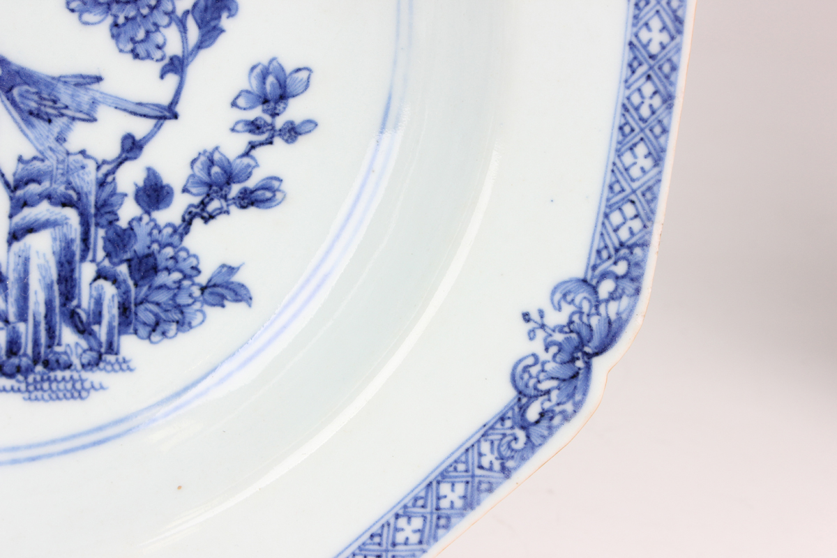 A pair of Chinese blue and white export porcelain octagonal soup plates, Qianlong period, each - Image 29 of 36