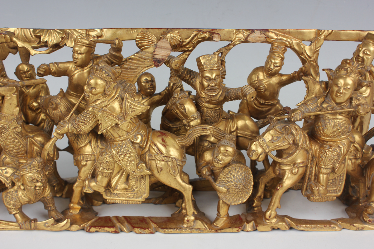 A pair of Chinese carved and pierced giltwood panels, early 20th century, each depicting battle - Image 11 of 22