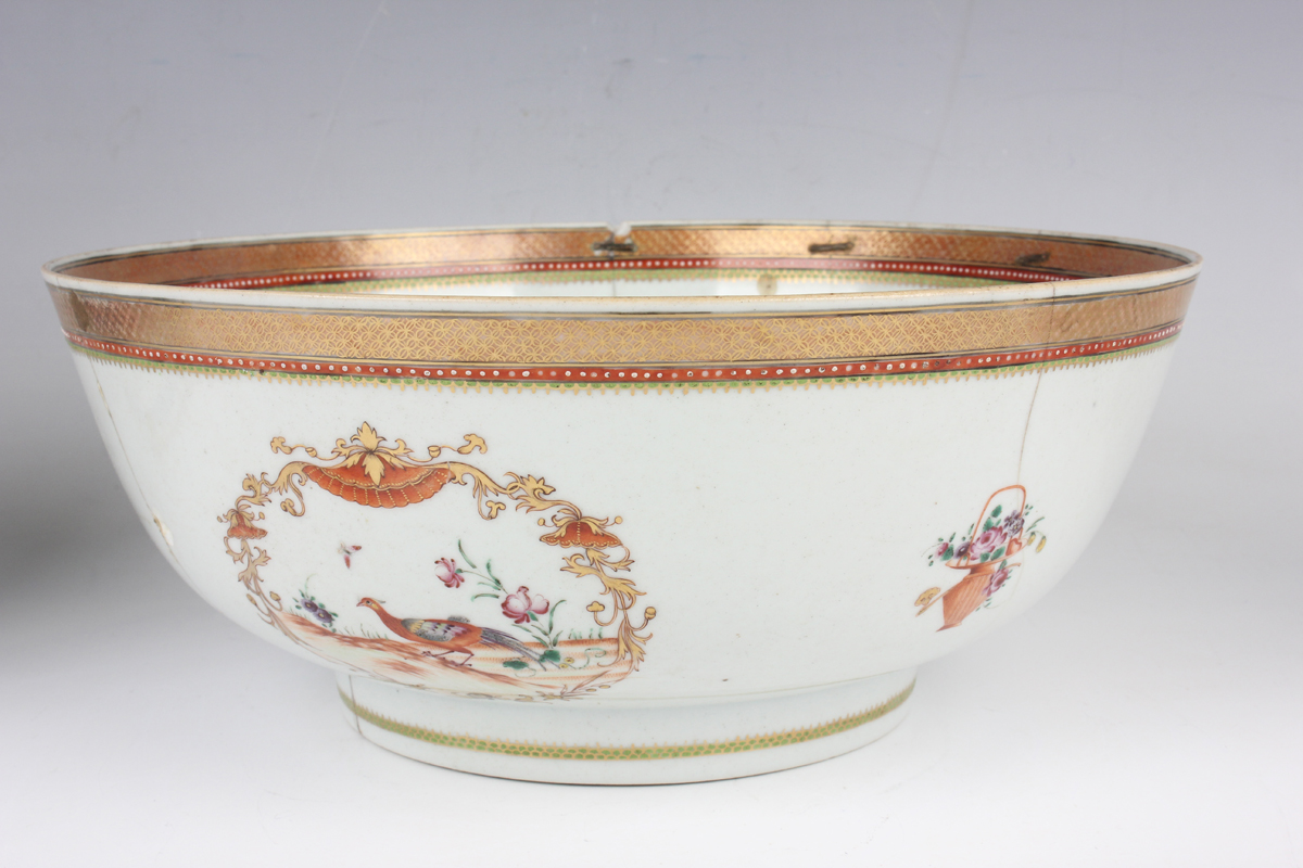 A collection of Chinese porcelain, 18th century and later, including a famille rose export punch - Image 44 of 44