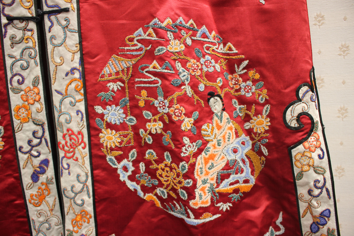A Chinese red silk embroidered coat/robe, 20th century, worked in coloured threads with figure and - Image 17 of 19
