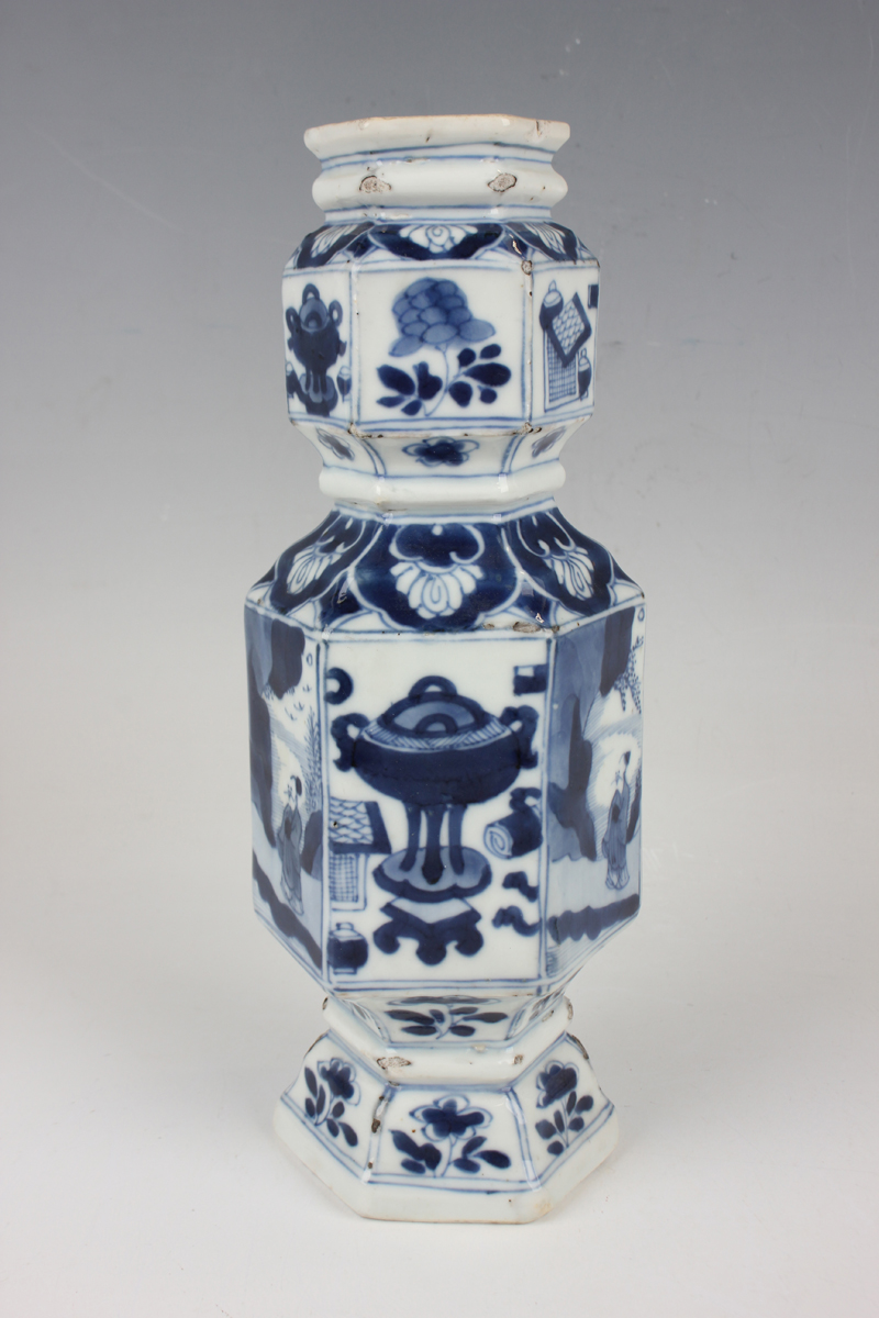 A Chinese blue and white export porcelain vase, Kangxi period, of hexagonal double gourd shaped - Image 12 of 16