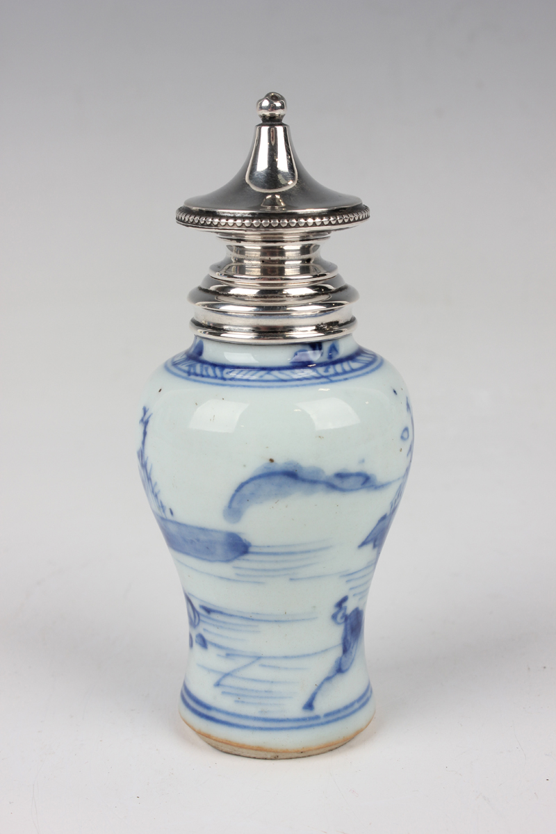 A Chinese blue and white export porcelain diminutive vase, Kangxi period with later Dutch silver - Image 5 of 7