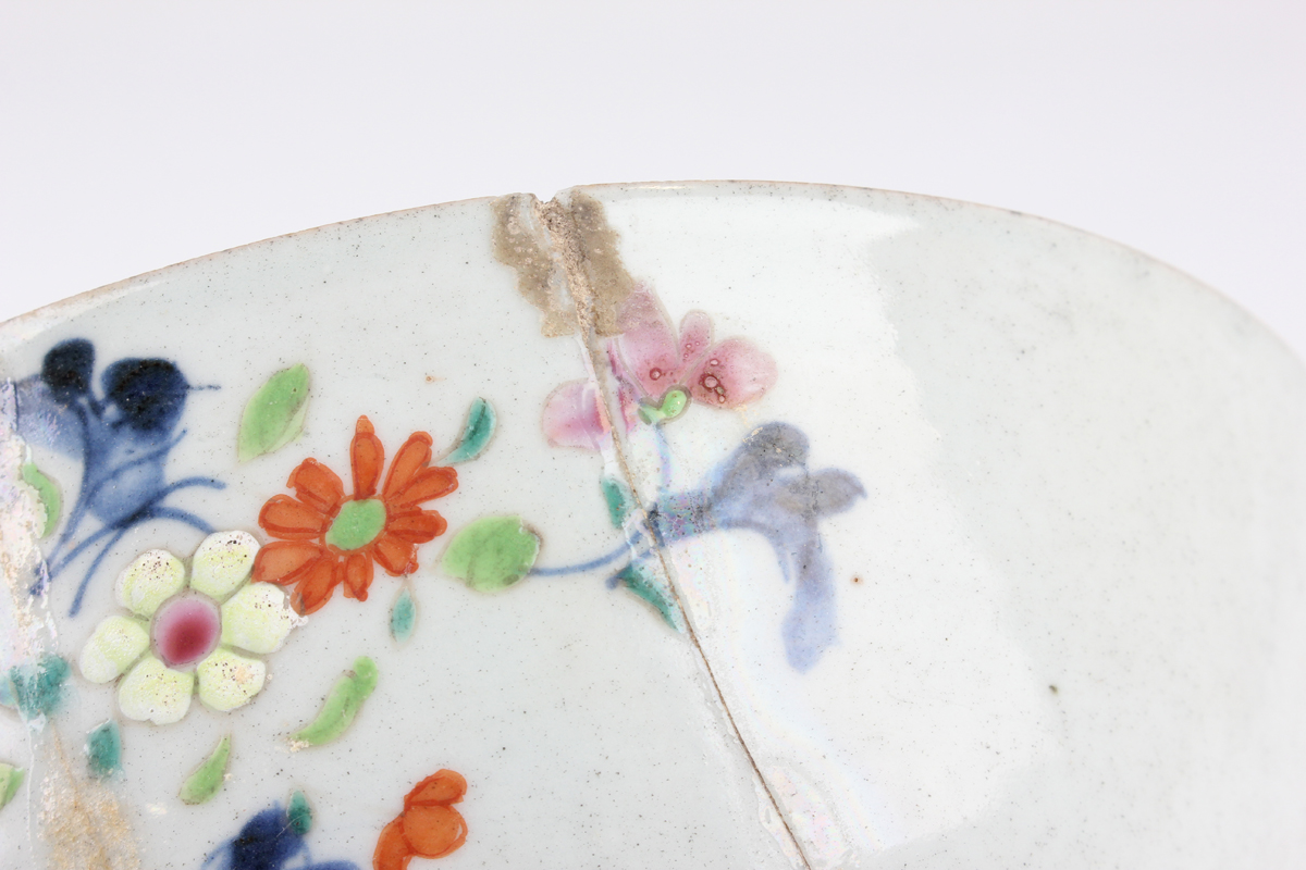 A collection of Chinese porcelain, 18th century and later, including a famille rose export punch - Image 4 of 44