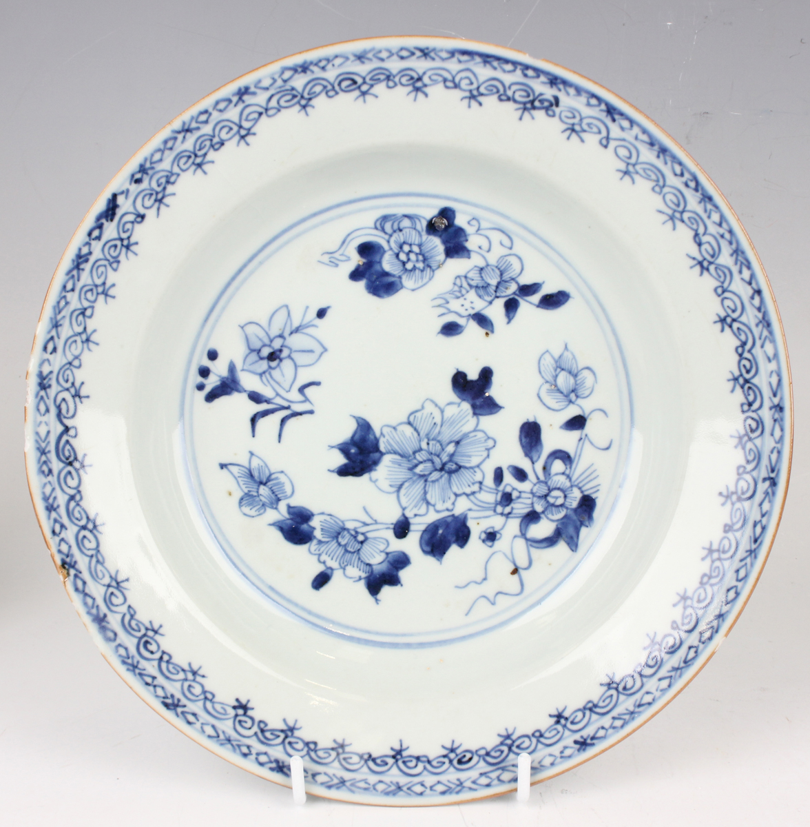 A pair of Chinese blue and white export porcelain octagonal soup plates, Qianlong period, each - Image 20 of 36