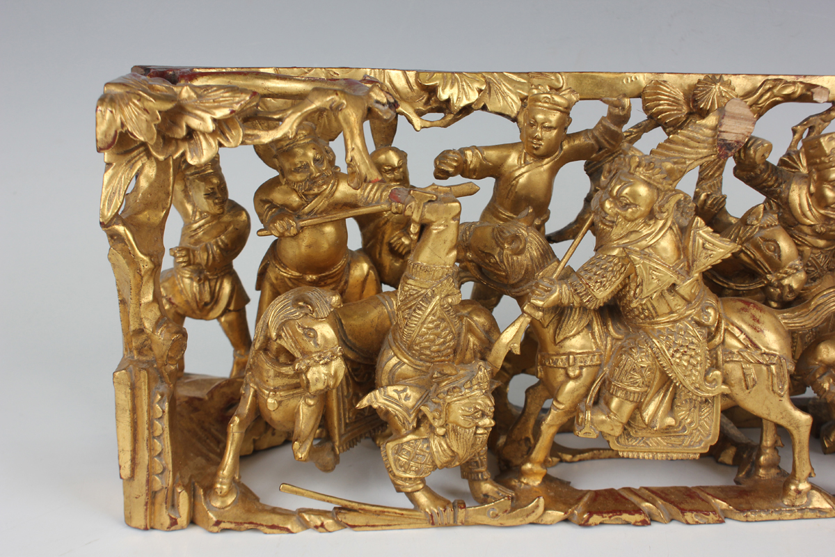 A pair of Chinese carved and pierced giltwood panels, early 20th century, each depicting battle - Image 12 of 22