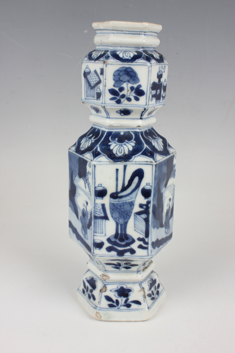 A Chinese blue and white export porcelain vase, Kangxi period, of hexagonal double gourd shaped - Image 16 of 16