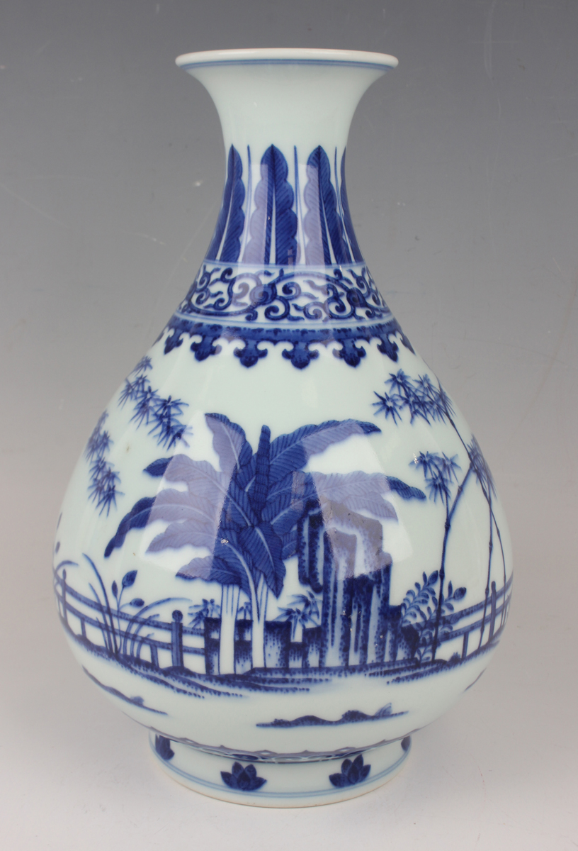 A Chinese blue and white porcelain bottle vase (yuhuchunping), mark of Xiianfeng and possibly of the