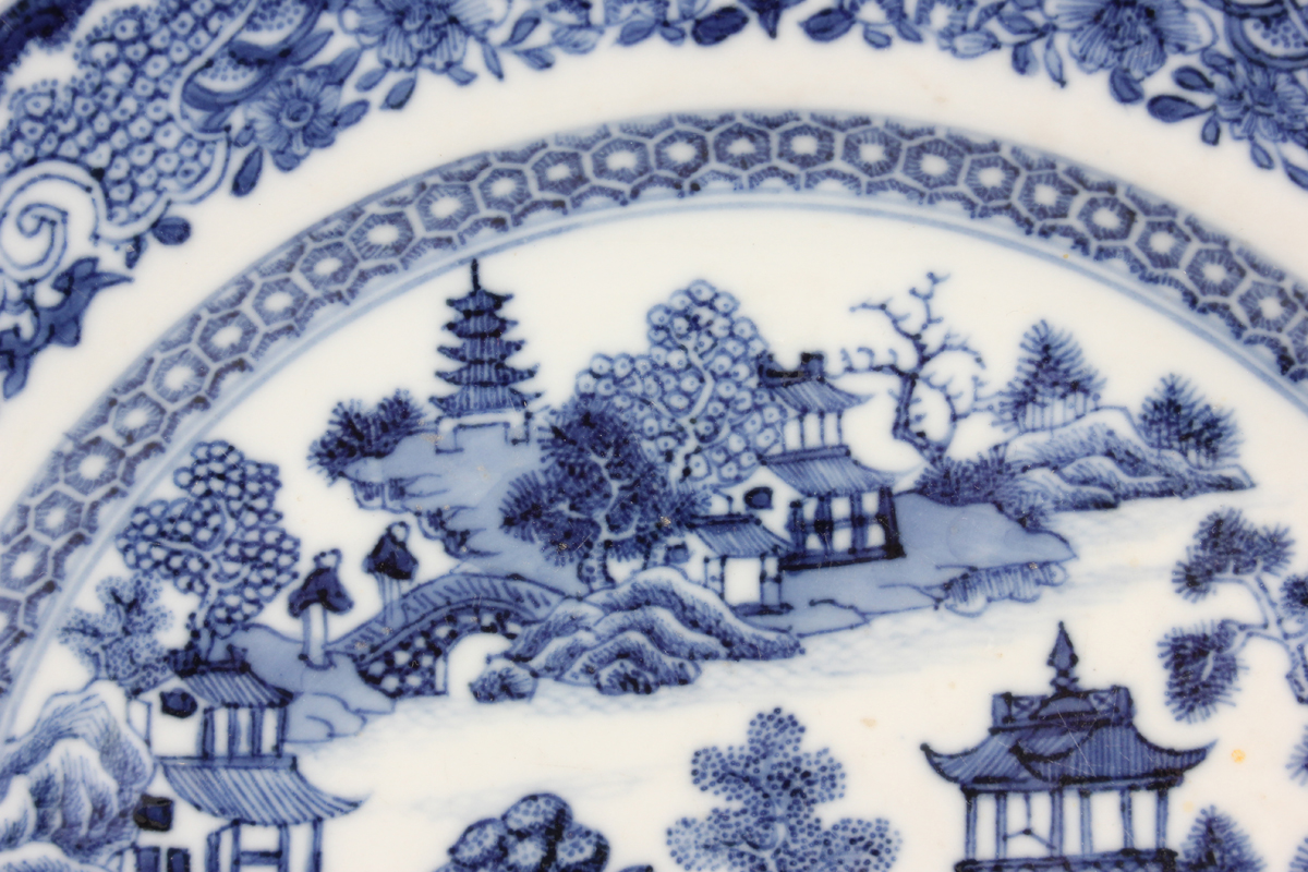 A pair of Chinese blue and white export porcelain octagonal soup plates, Qianlong period, each - Image 13 of 36