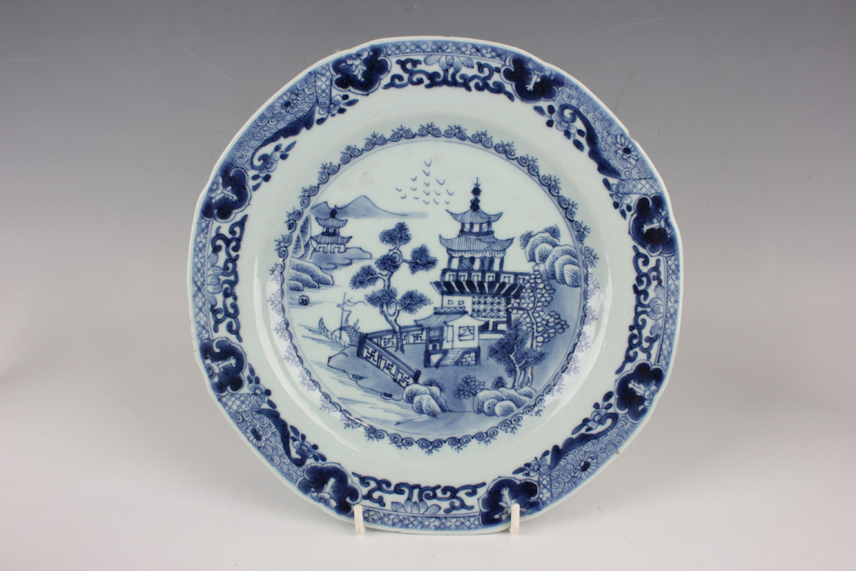 A small group of Chinese blue and white export porcelain, 18th century and later, including a - Image 22 of 32