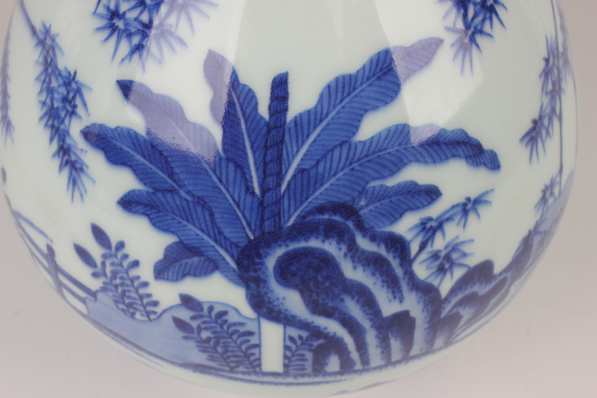 A Chinese blue and white porcelain bottle vase (yuhuchunping), mark of Xiianfeng and possibly of the - Image 5 of 8