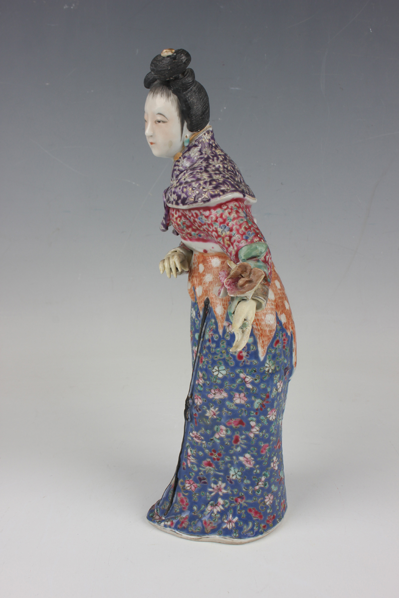 A pair of Chinese famille rose enamelled porcelain figures of maidens by Wei Hong Tai, late Qing - Image 10 of 22