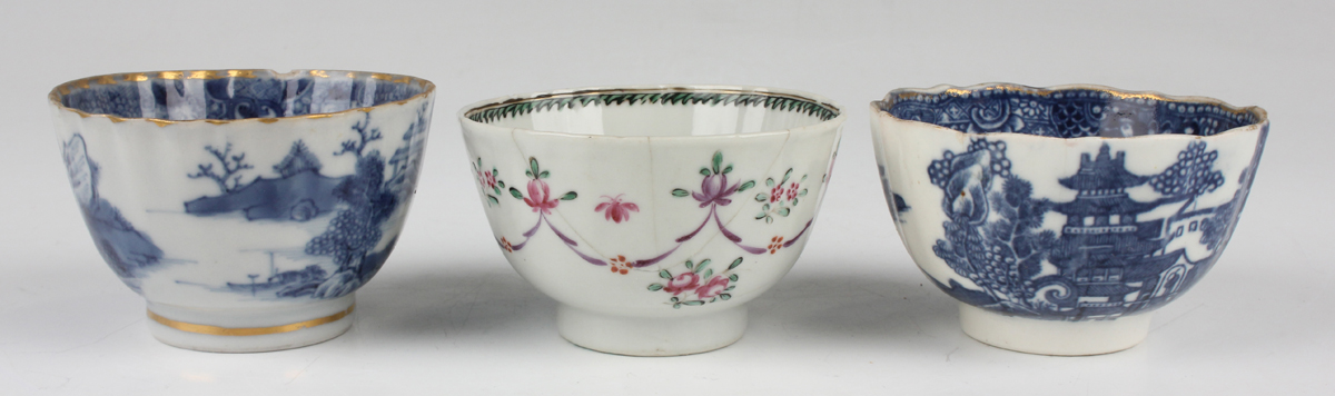 A collection of Chinese porcelain, 18th century and later, including a famille rose export punch - Image 23 of 44