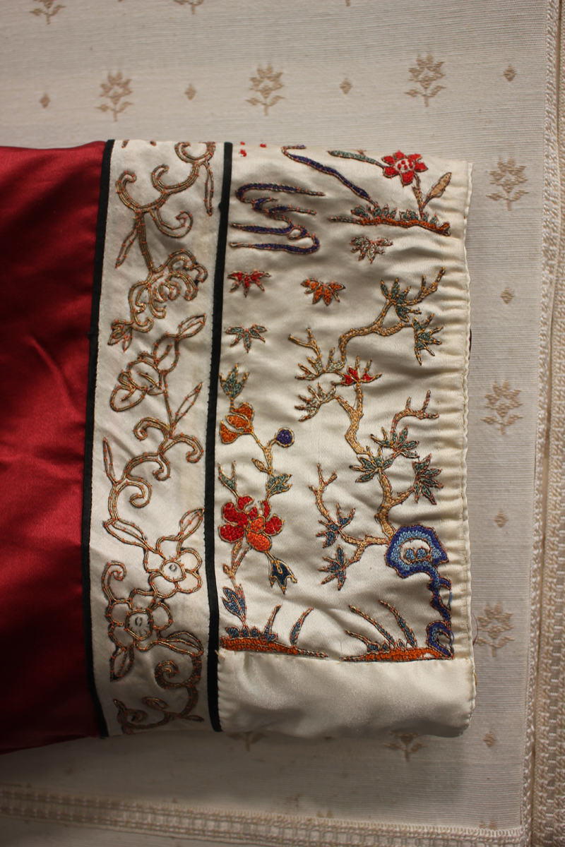 A Chinese red silk embroidered coat/robe, 20th century, worked in coloured threads with figure and - Image 13 of 19