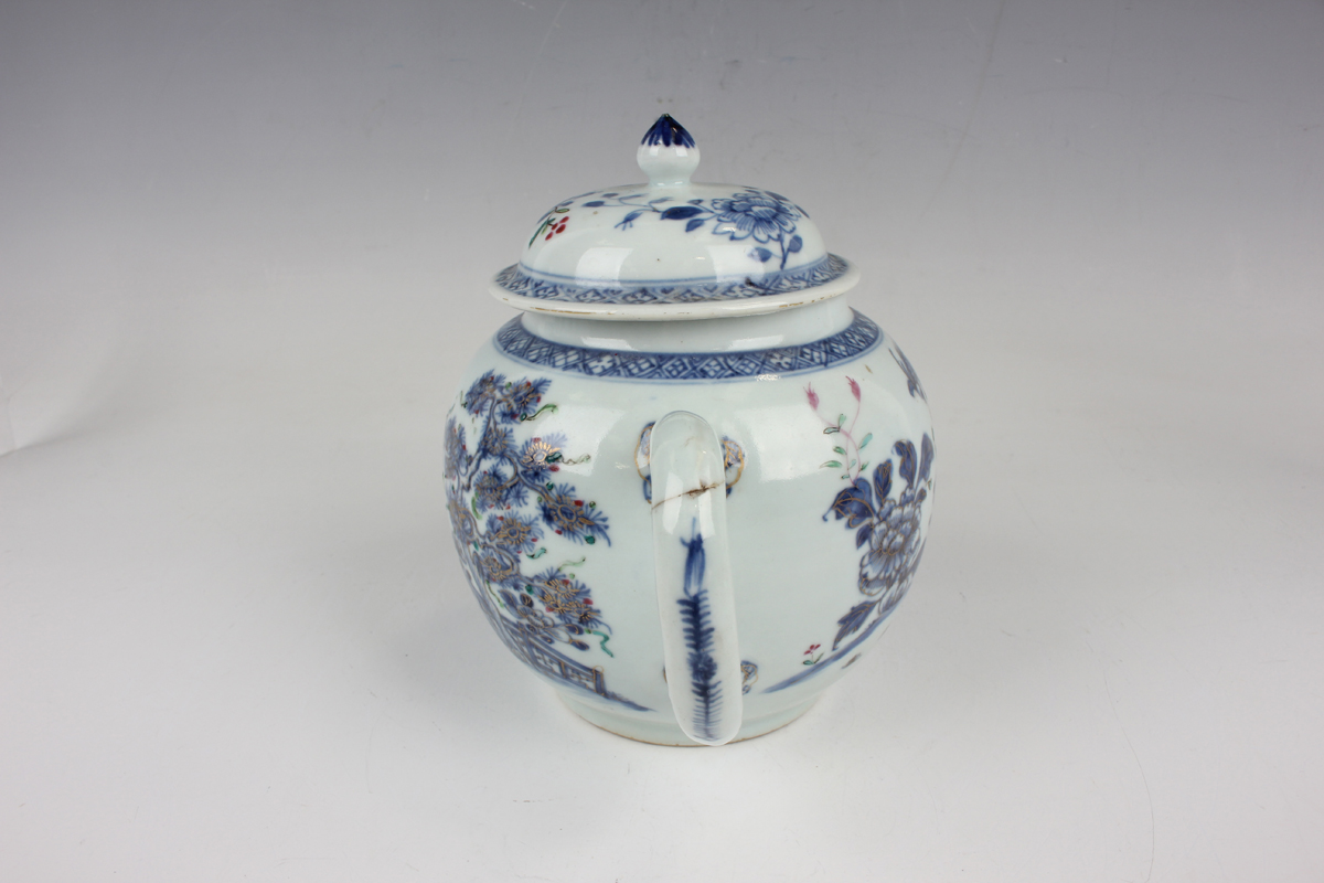 A small group of Chinese blue and white export porcelain, 18th century and later, including a - Image 31 of 32