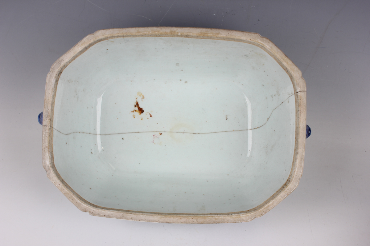 A Chinese blue and white export porcelain soup tureen and cover, Qianlong period, of canted corner - Image 15 of 21