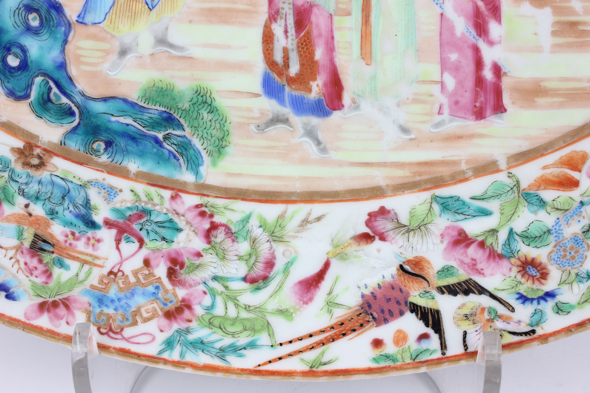A Chinese Canton famille rose porcelain oval dish, mid-19th century, painted with a figural scene - Image 5 of 10