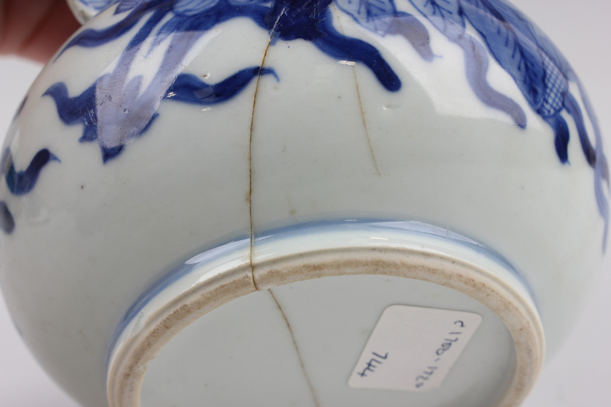 A Chinese blue and white export porcelain vase, Kangxi period, of Venetian glass shape, the flared - Image 3 of 16