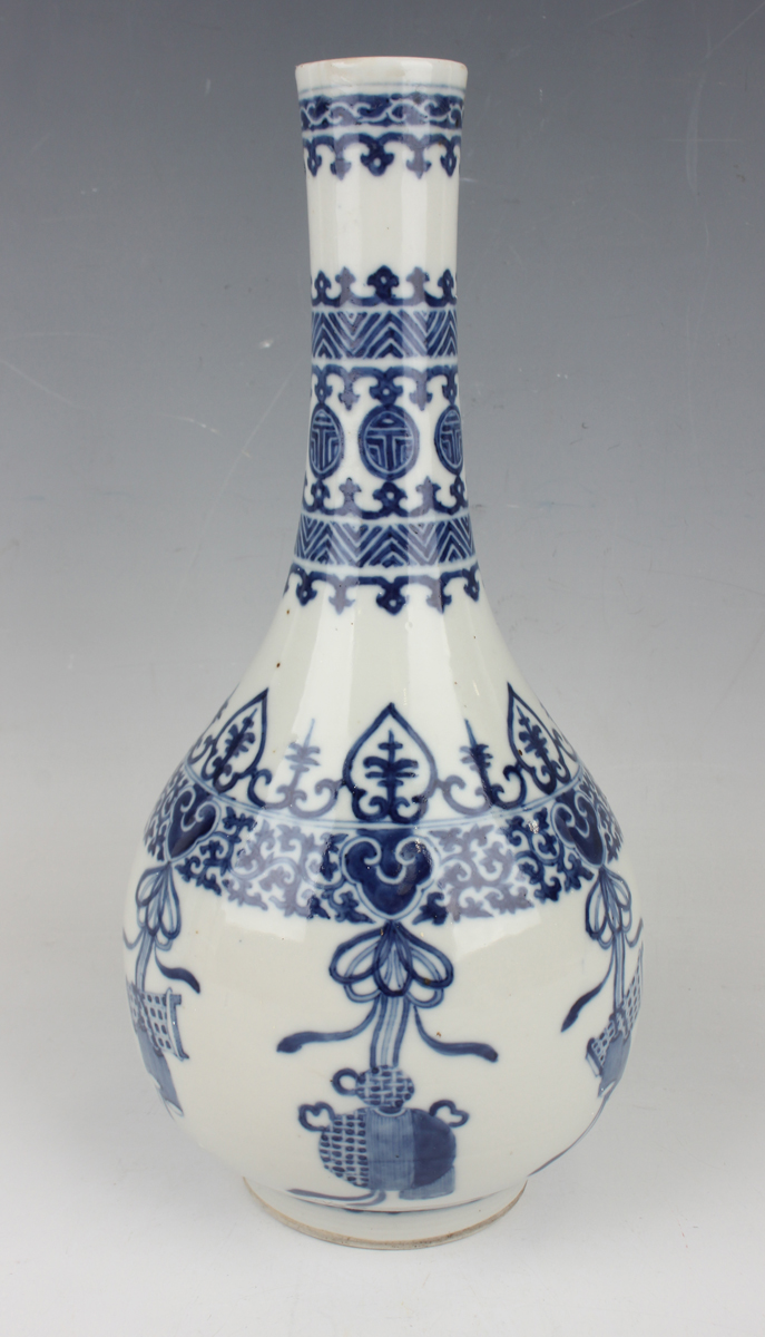 A Chinese blue and white porcelain bottle vase, mark of Kangxi but late 19th century, the pear - Image 10 of 11