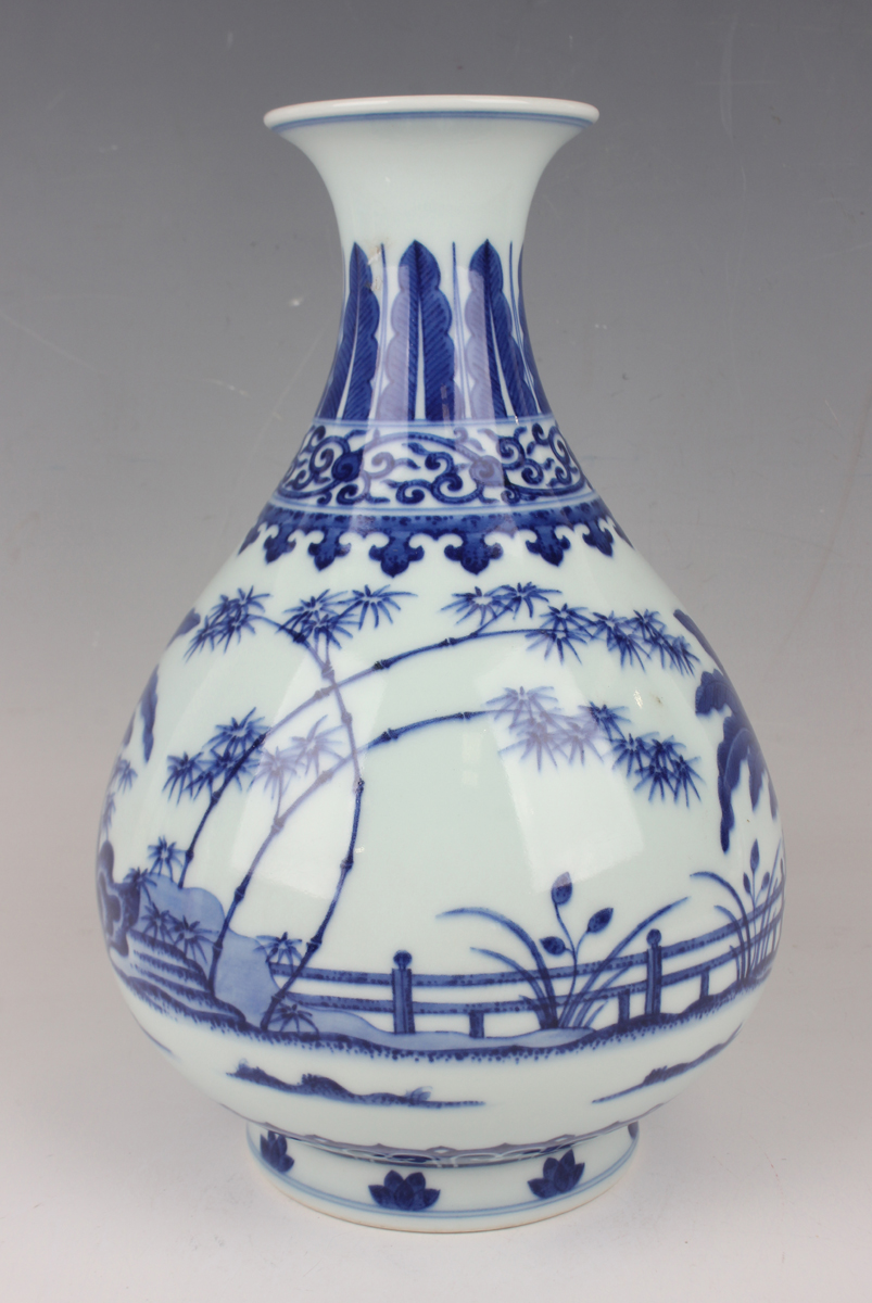A Chinese blue and white porcelain bottle vase (yuhuchunping), mark of Xiianfeng and possibly of the - Image 6 of 8