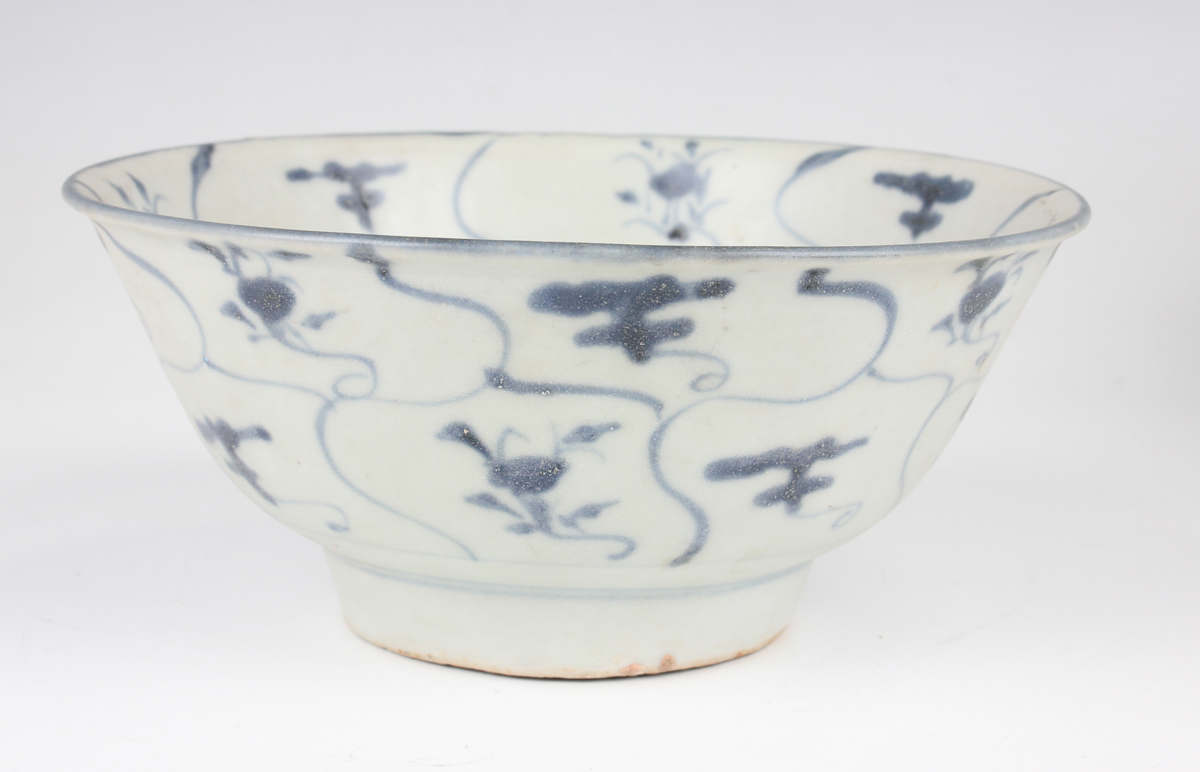 A Chinese Tek Sing cargo blue and white lotus pattern bowl, circa 1820, of slightly flared - Image 35 of 35