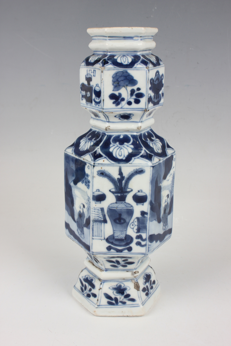 A Chinese blue and white export porcelain vase, Kangxi period, of hexagonal double gourd shaped - Image 14 of 16