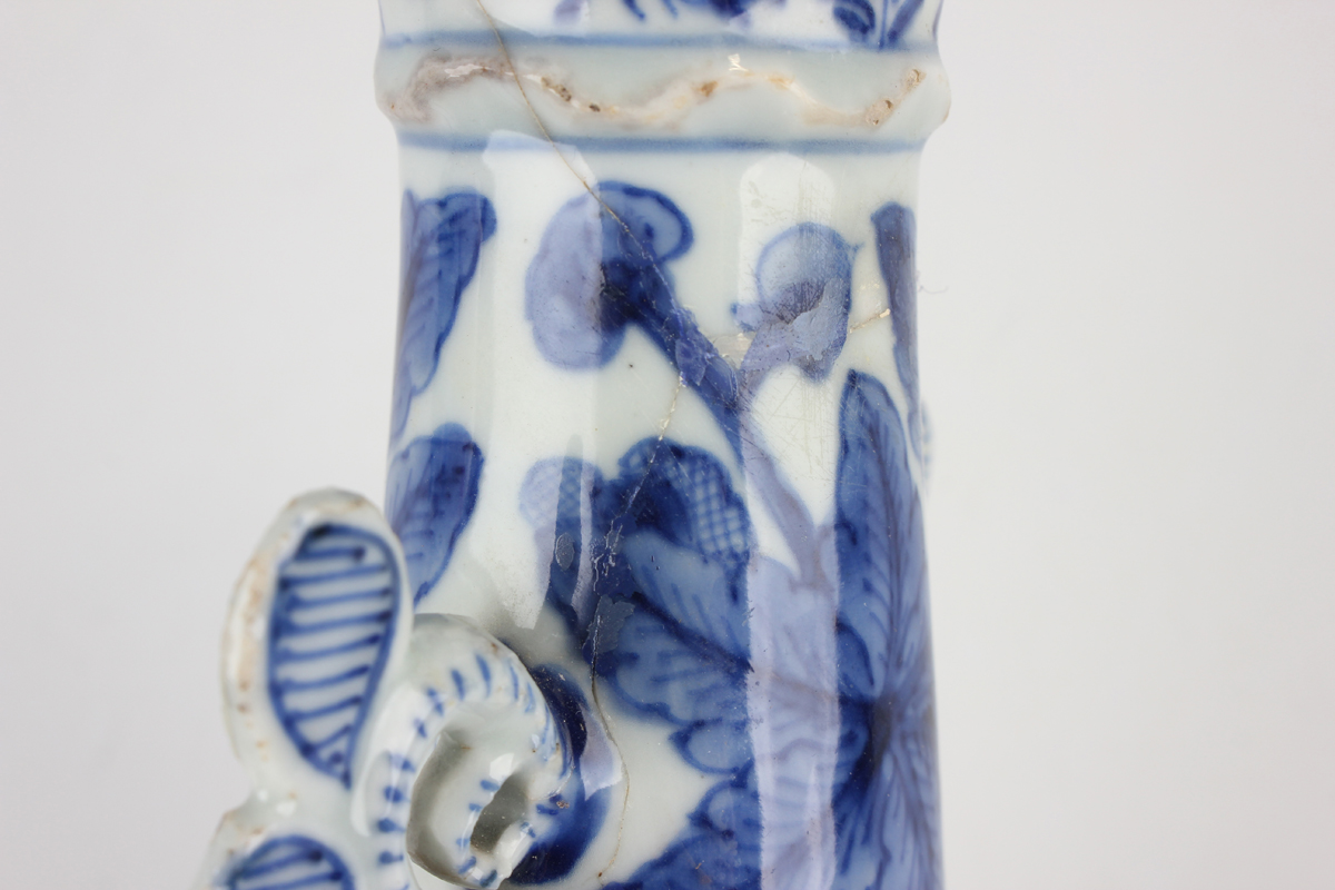 A Chinese blue and white export porcelain vase, Kangxi period, of Venetian glass shape, the flared - Image 9 of 16