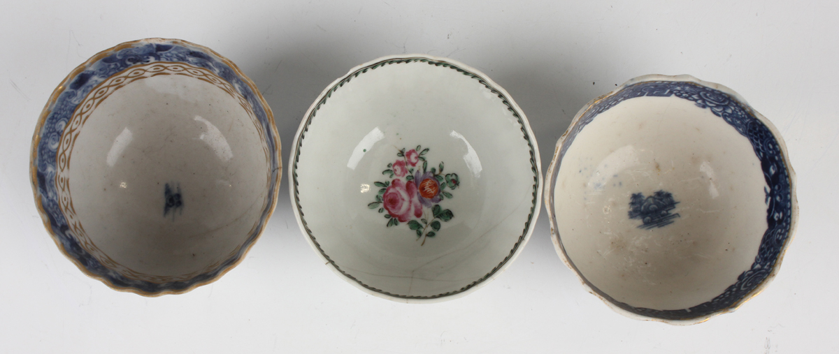 A collection of Chinese porcelain, 18th century and later, including a famille rose export punch - Image 22 of 44