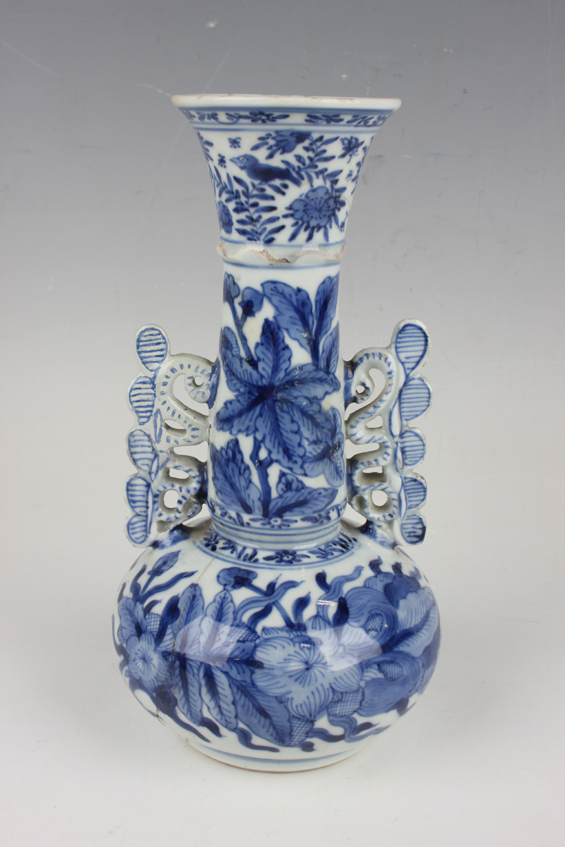 A Chinese blue and white export porcelain vase, Kangxi period, of Venetian glass shape, the flared - Image 15 of 16