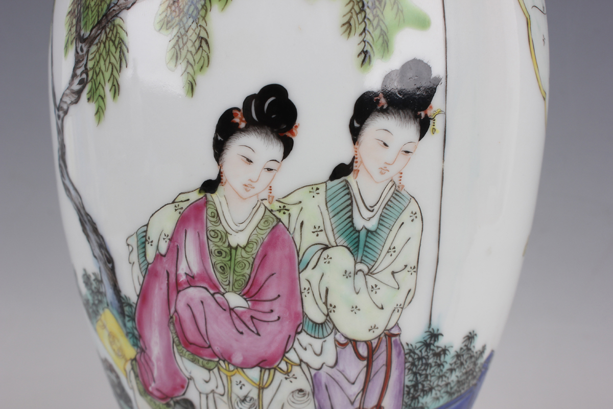 A Chinese famille rose porcelain vase and cover, Republic period, the baluster body painted with two - Image 7 of 10