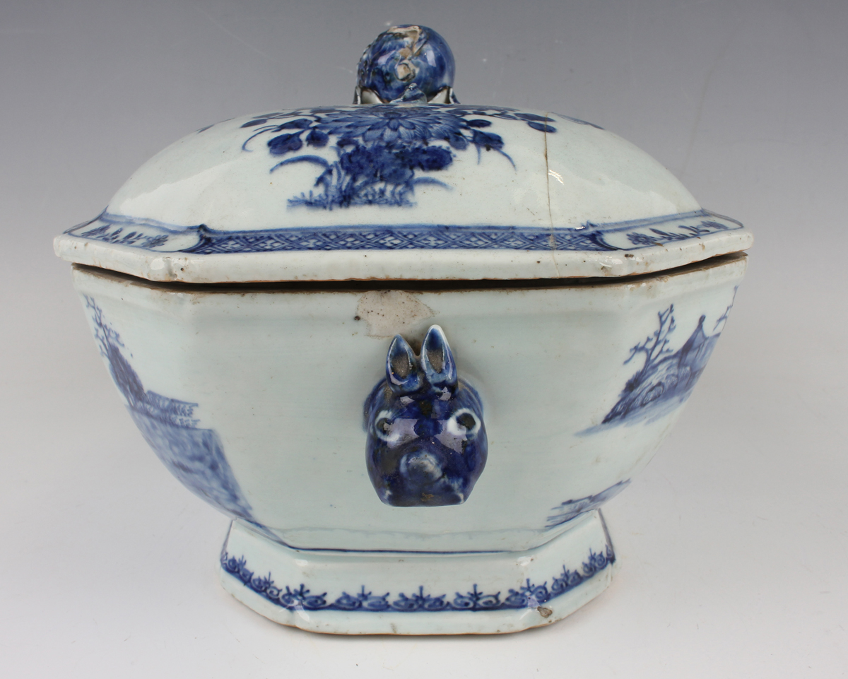 A Chinese blue and white export porcelain soup tureen and cover, Qianlong period, of canted corner - Image 10 of 21