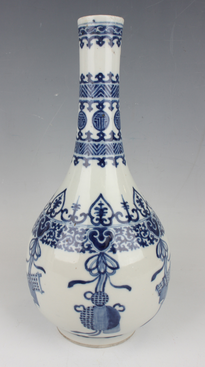 A Chinese blue and white porcelain bottle vase, mark of Kangxi but late 19th century, the pear - Image 8 of 11
