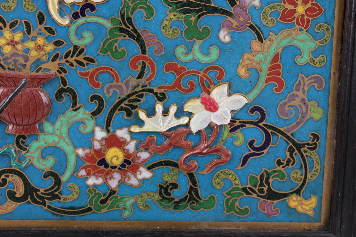 A Chinese hardwood framed cloisonné and lacquer table screen with carved hardwood and boxwood - Image 19 of 28