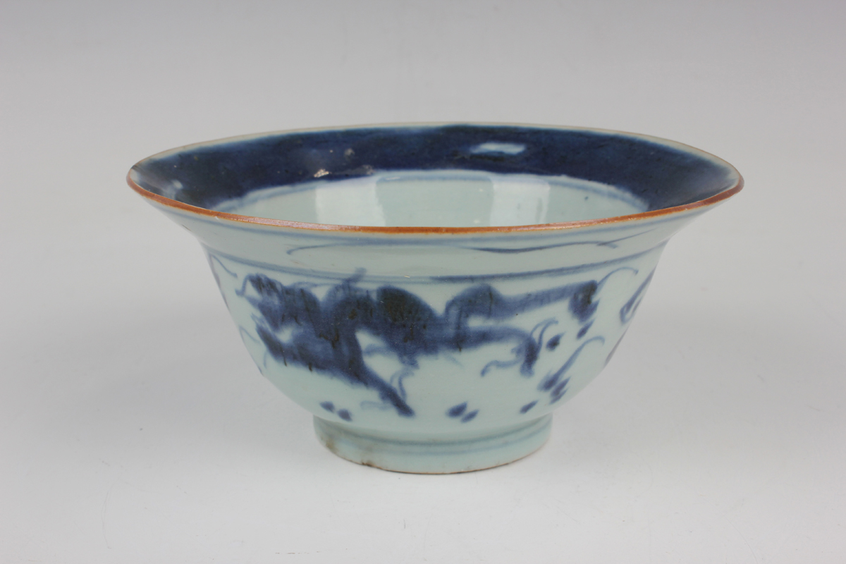A small group of Chinese blue and white export porcelain, 18th century and later, including a - Image 12 of 32