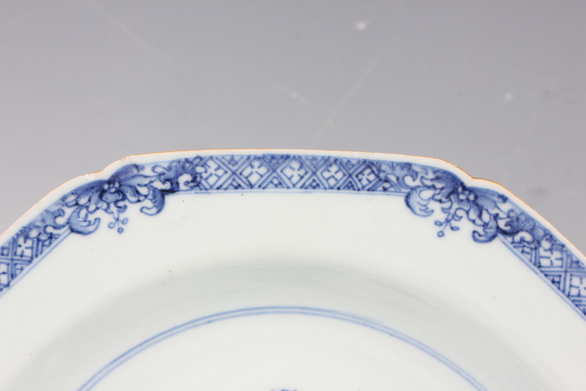 A pair of Chinese blue and white export porcelain octagonal soup plates, Qianlong period, each - Image 34 of 36